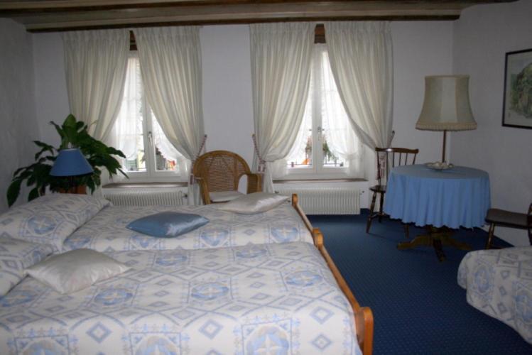 Hotel Zum Alten Schweizer Twann Quarto foto